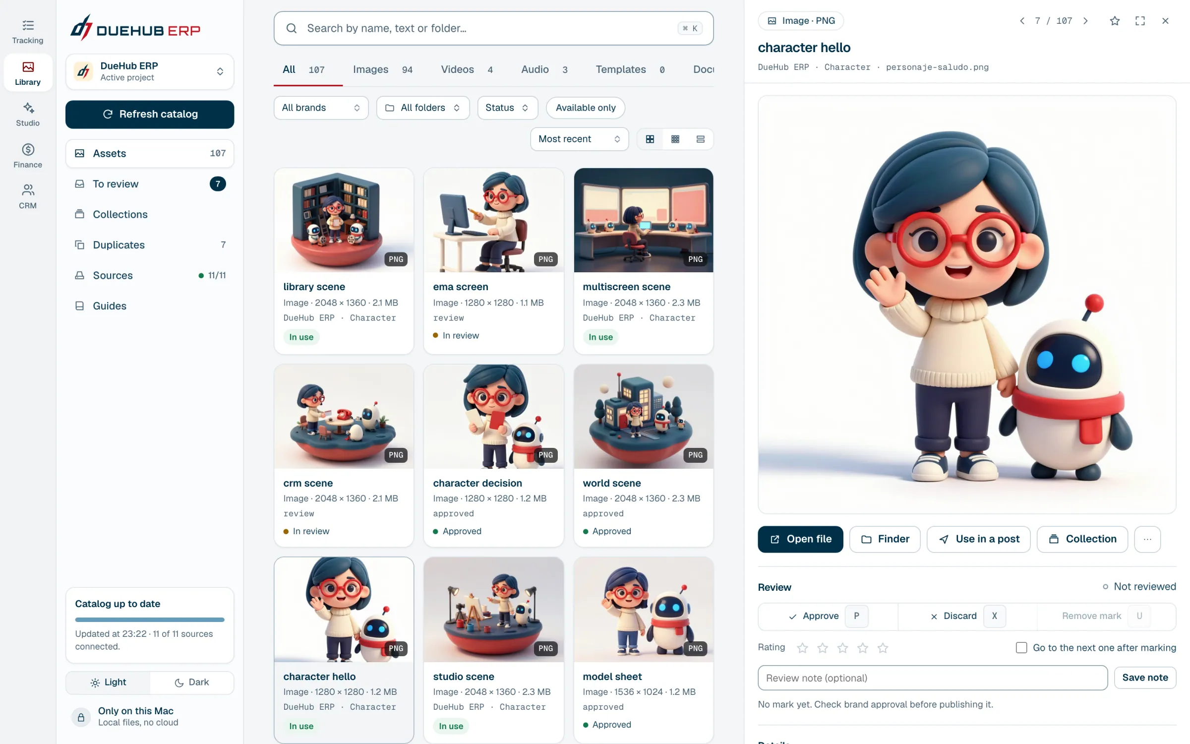 The detail opens on the side, without covering the catalog: preview, review and data.